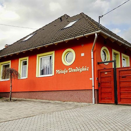 Notafa Vendeghaz Eger Hotel Екстериор снимка